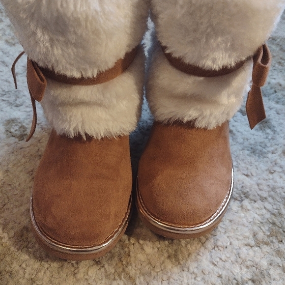 Suede Gold Sparkle fur boots Size 8 - Picture 4 of 11